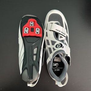 Size 39 cycle shoes